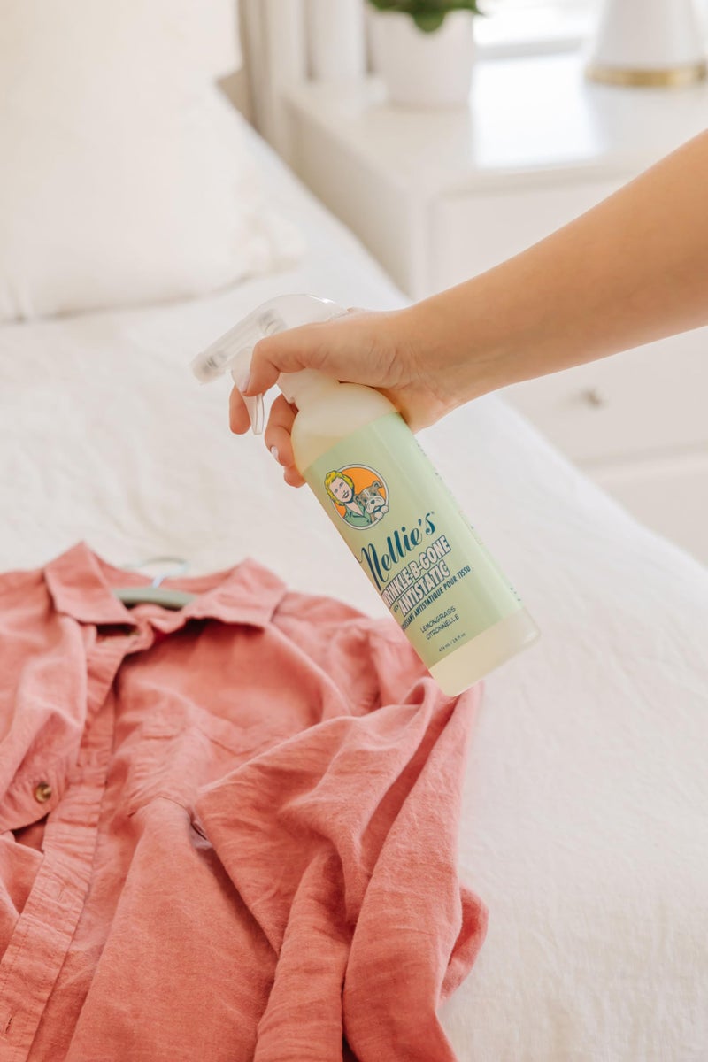 Nellie's Wrinkle-B-Gone - Plant-Based Clothing Static & Wrinkle Remover - Convenient, Responsible, and Effective - Revitalize Your Clothes in Minutes (16 fl oz) - Made in Canada - Image 3